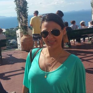 Meet your Posher, Dana